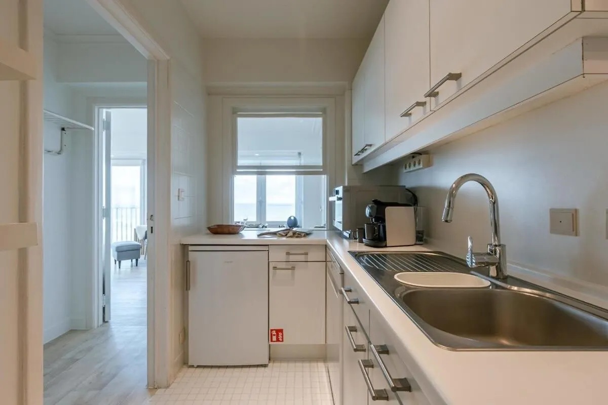 Huswell - Beautiful Seaview Apartment With Private Garage Ostend Belgium