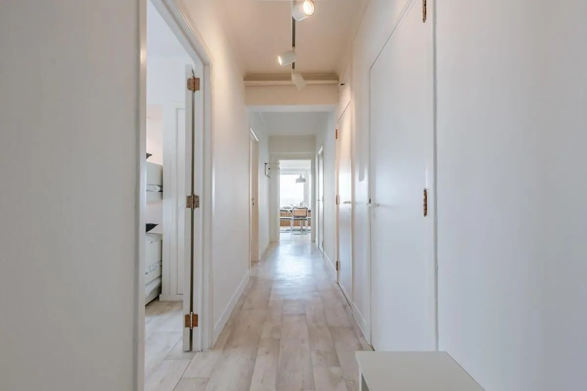 Huswell - Beautiful Seaview Apartment With Private Garage Ostend