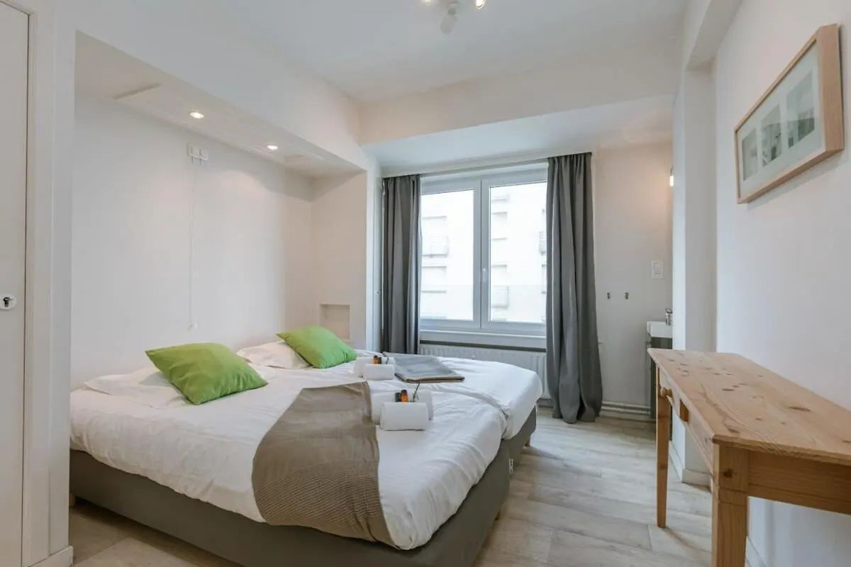 Huswell - Beautiful Seaview Apartment With Private Garage Ostend