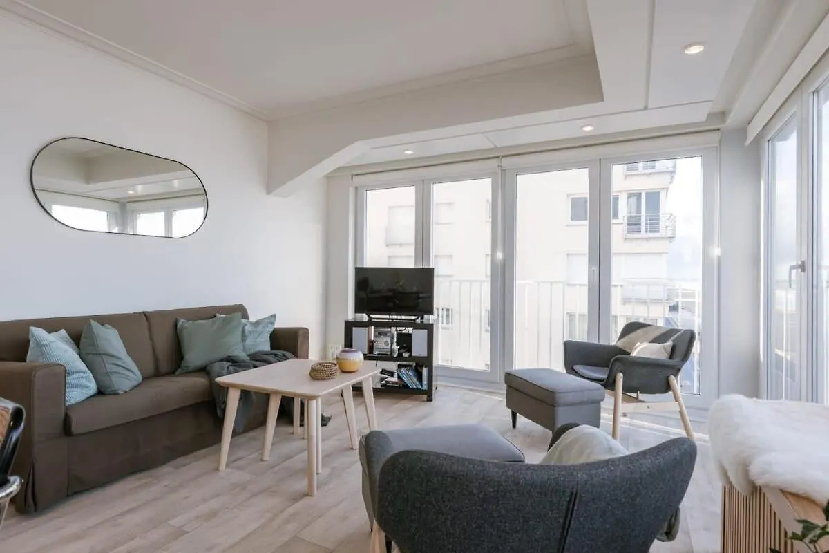 Huswell - Beautiful Seaview Apartment With Private Garage Ostend