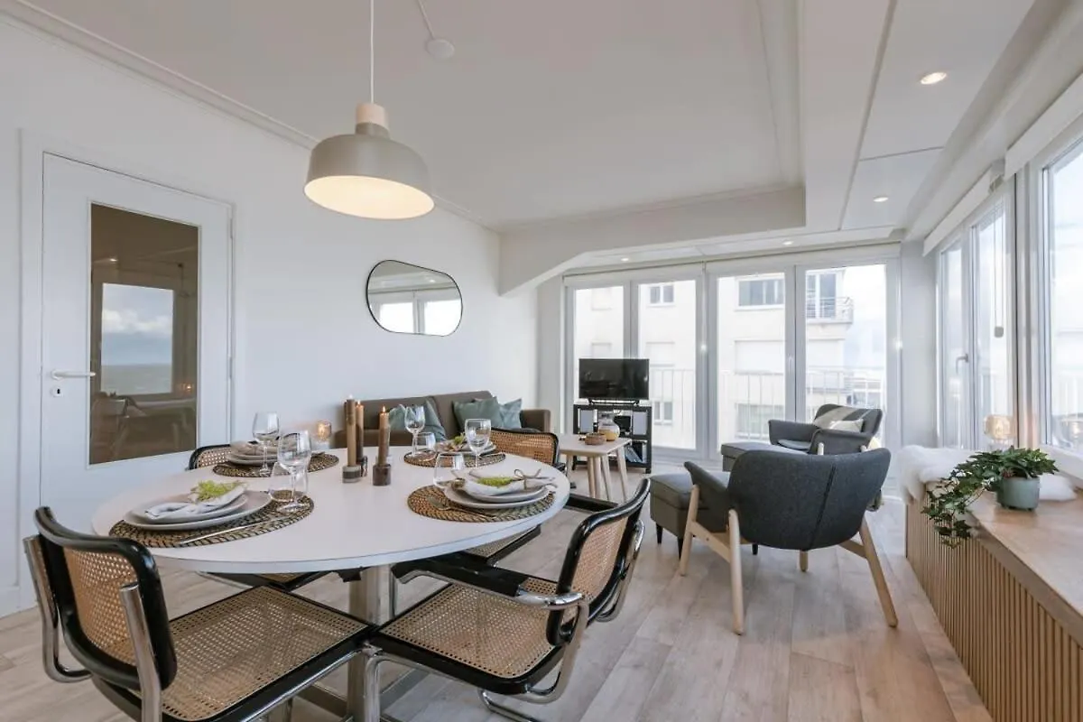 Huswell - Beautiful Seaview Apartment With Private Garage Ostend