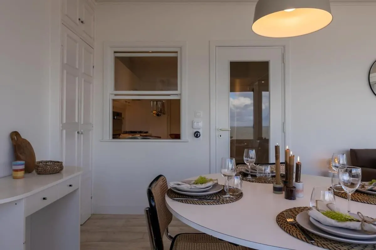 Huswell - Beautiful Seaview Apartment With Private Garage Ostend