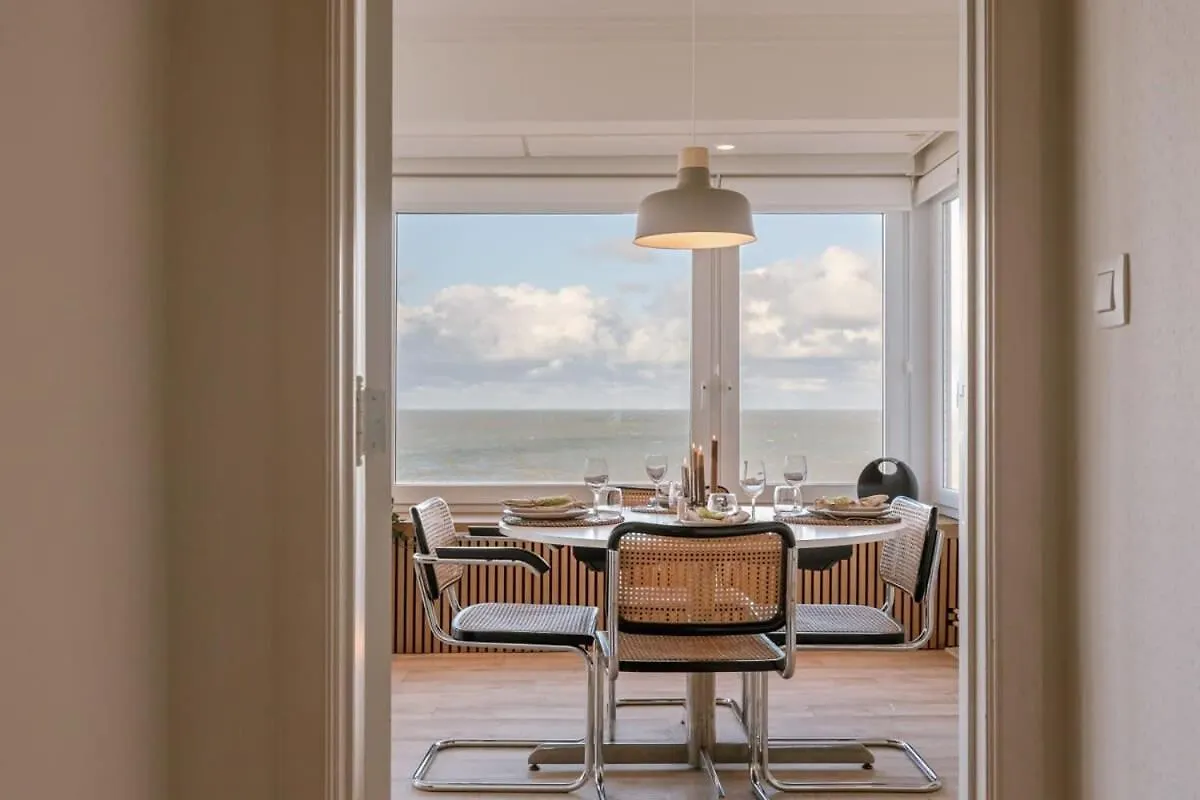 Huswell - Beautiful Seaview Apartment With Private Garage Ostend