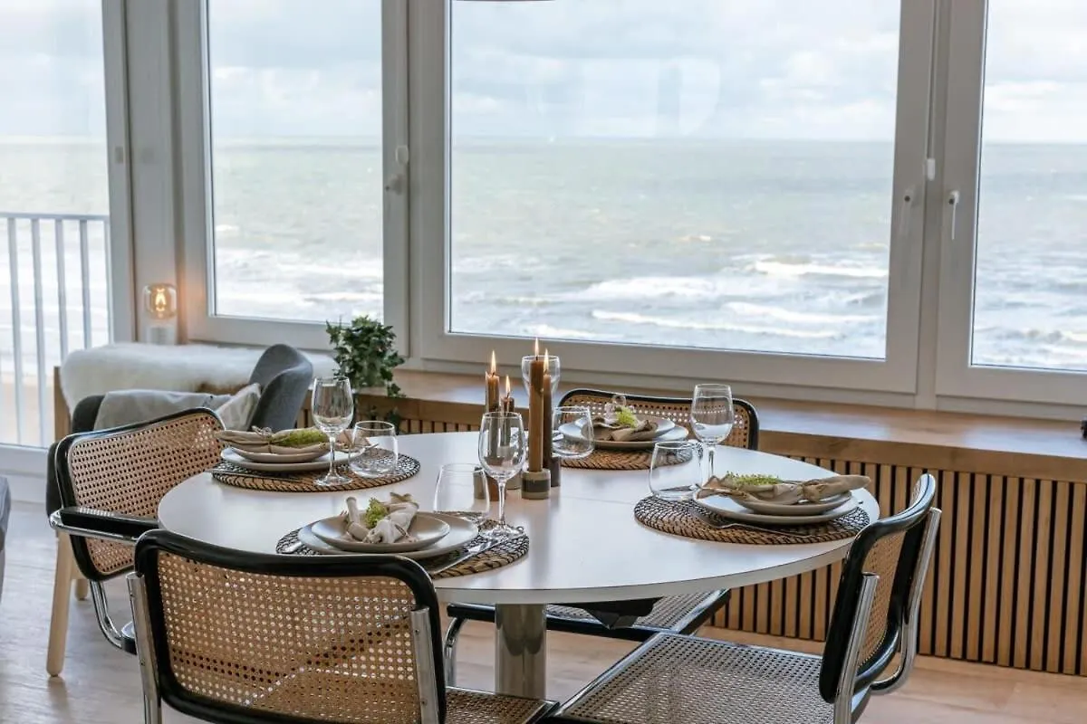 Huswell - Beautiful Seaview Apartment With Private Garage Ostend